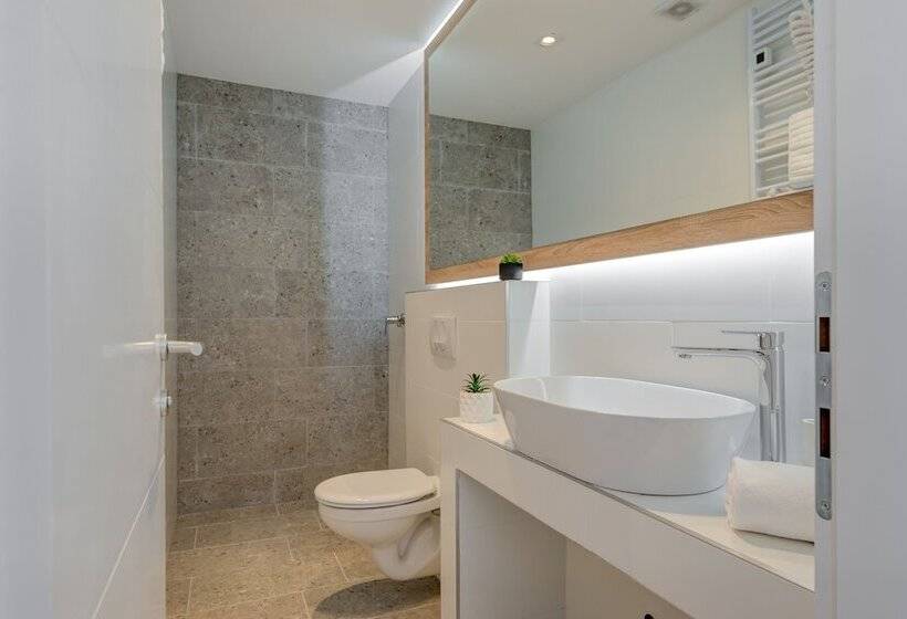 اتاق سوپریور سه تخته, Pax