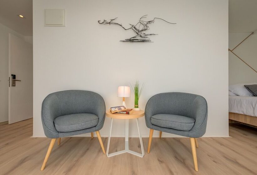 اتاق سوپریور سه تخته, Pax