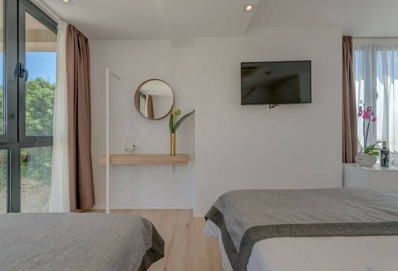 اتاق سوپریور سه تخته, Pax