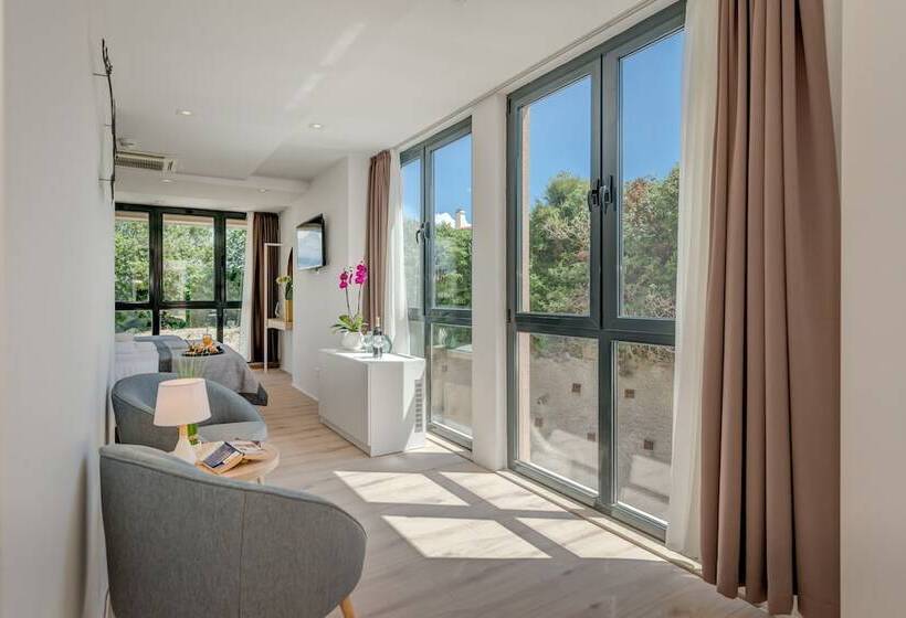 اتاق سوپریور سه تخته, Pax