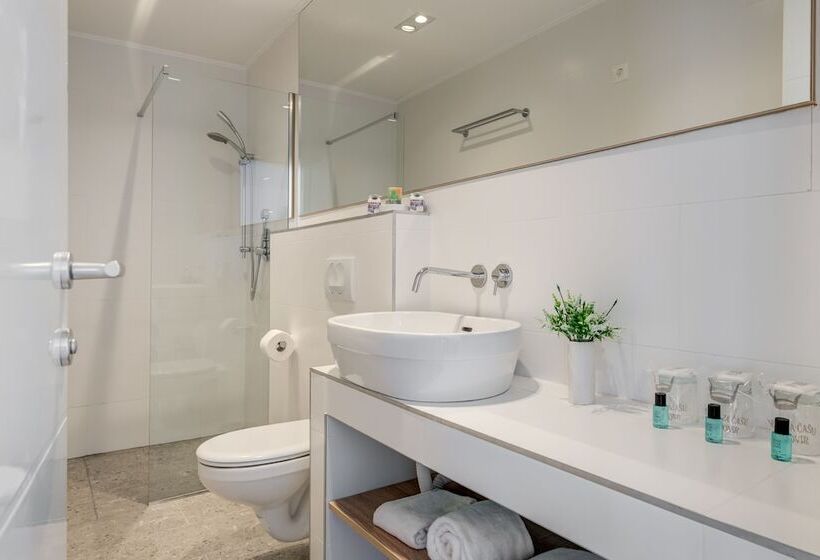 سوییت سوپریور, Pax