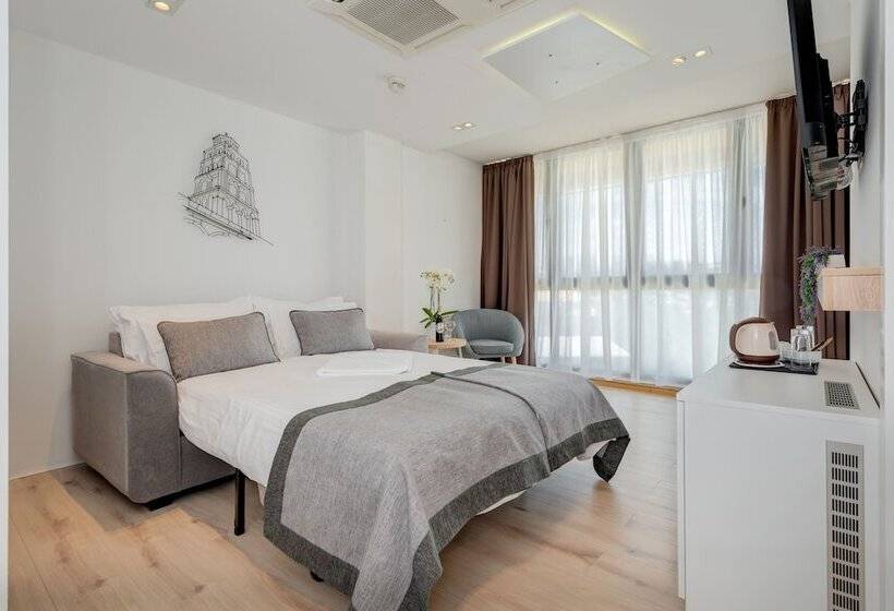 سوییت سوپریور, Pax