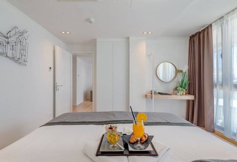 سوییت سوپریور, Pax