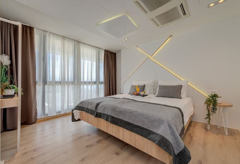 سوییت سوپریور, Pax