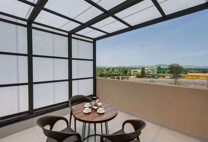 Люкс, The Fern Residency, Karad