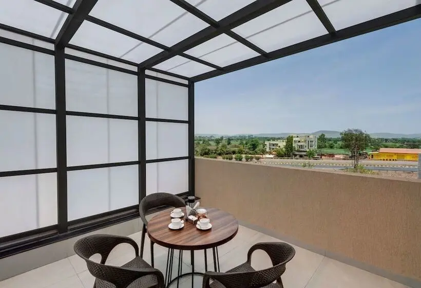 スイート, The Fern Residency, Karad
