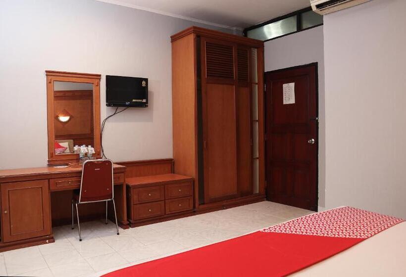 Номер Стандарт, Mona Plaza Hotel By Oyo Rooms