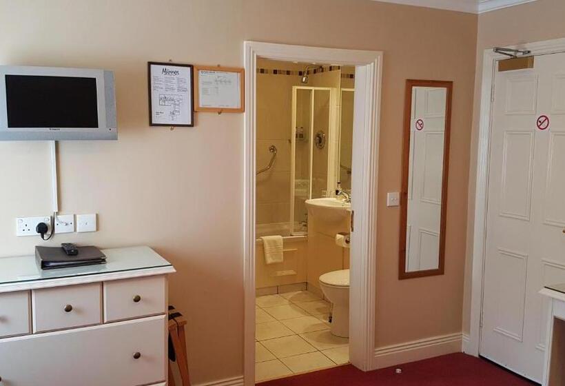 חדר דלוקס לשלושה, The Moorings Hotel & Seafood Restaurant