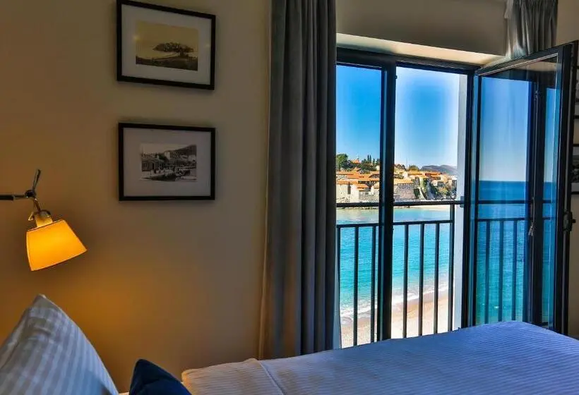 Deluxe Suite Sea View, California By Aycon