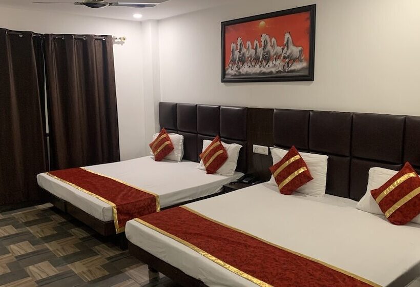 חדר משפחתי, Maha Luxmi Palace