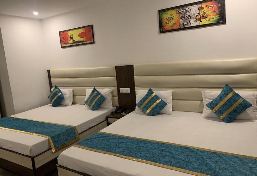 חדר משפחתי, Maha Luxmi Palace