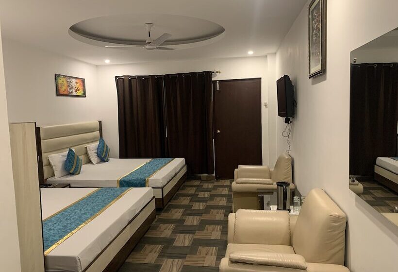 חדר משפחתי, Maha Luxmi Palace