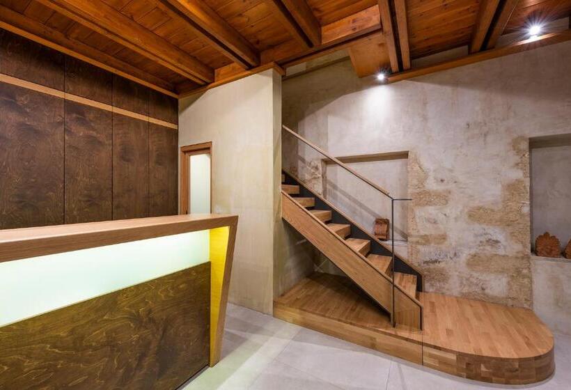 סוויטה דלוקס, Polixeny's Suites