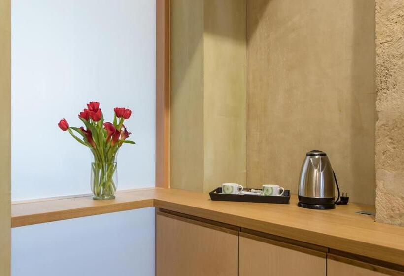 סוויטה משפחתית, Polixeny's Suites