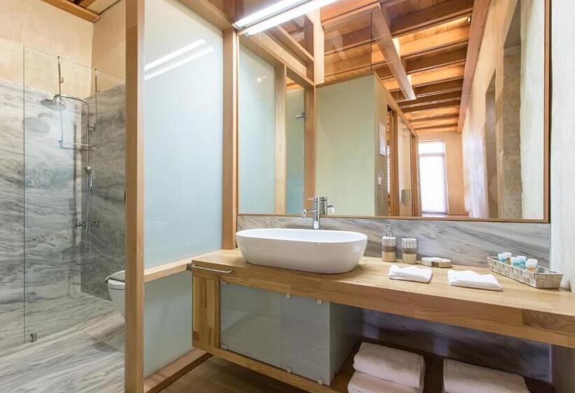 סוויטה משפחתית, Polixeny's Suites