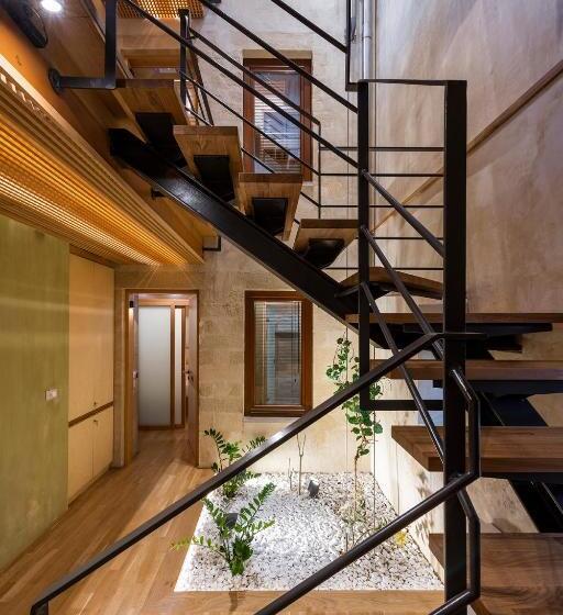 סוויטה משפחתית, Polixeny's Suites