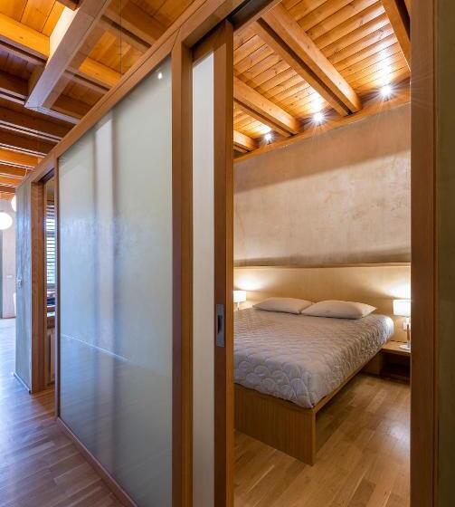 סוויטה משפחתית, Polixeny's Suites