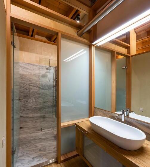 סוויטה משפחתית, Polixeny's Suites