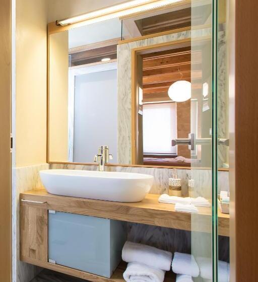 סוויטת ג'וניור, Polixeny's Suites