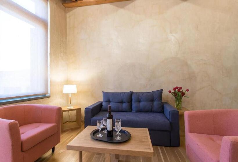 סוויטה דלוקס, Polixeny's Suites