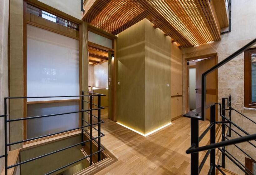 סוויטה דלוקס, Polixeny's Suites