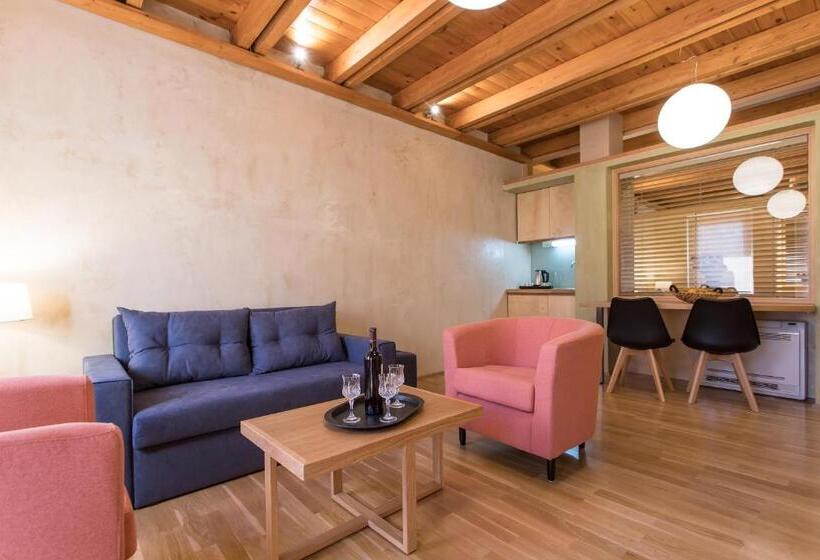 סוויטה דלוקס, Polixeny's Suites