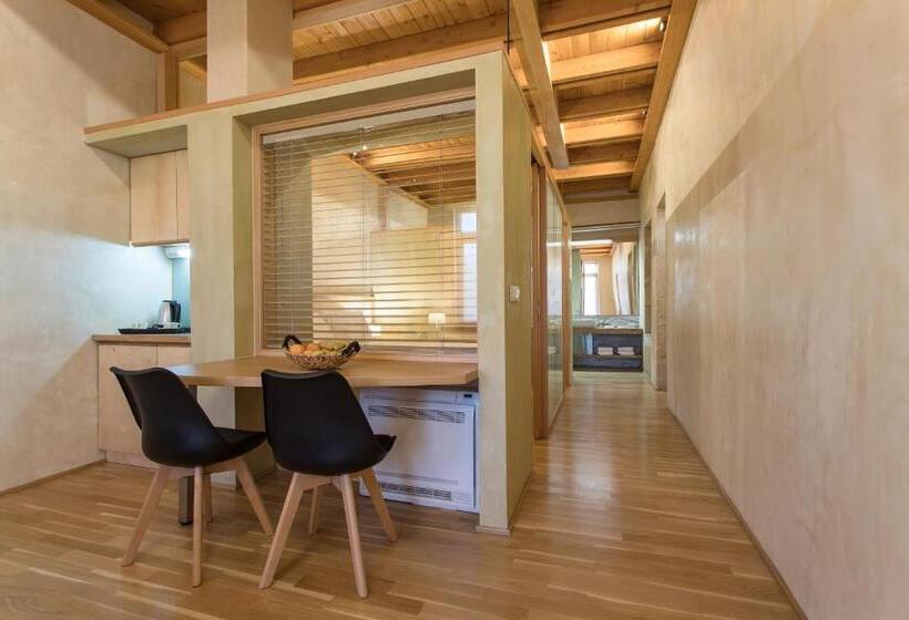 סוויטה משפחתית, Polixeny's Suites