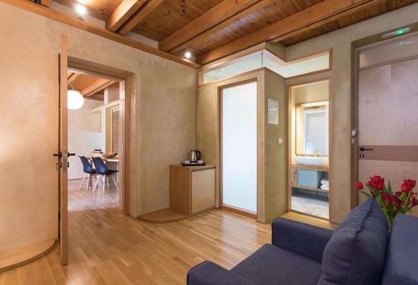 סוויטה משפחתית, Polixeny's Suites