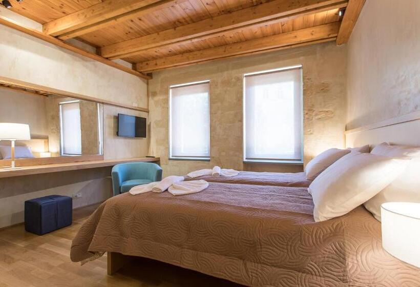 סוויטה משפחתית, Polixeny's Suites