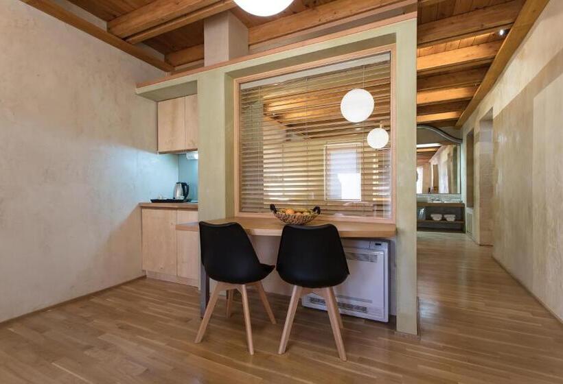 סוויטה משפחתית, Polixeny's Suites