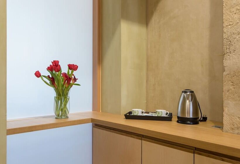 סוויטת ג'וניור, Polixeny's Suites