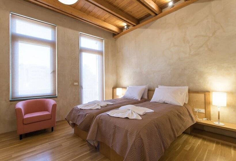 סוויטת ג'וניור, Polixeny's Suites