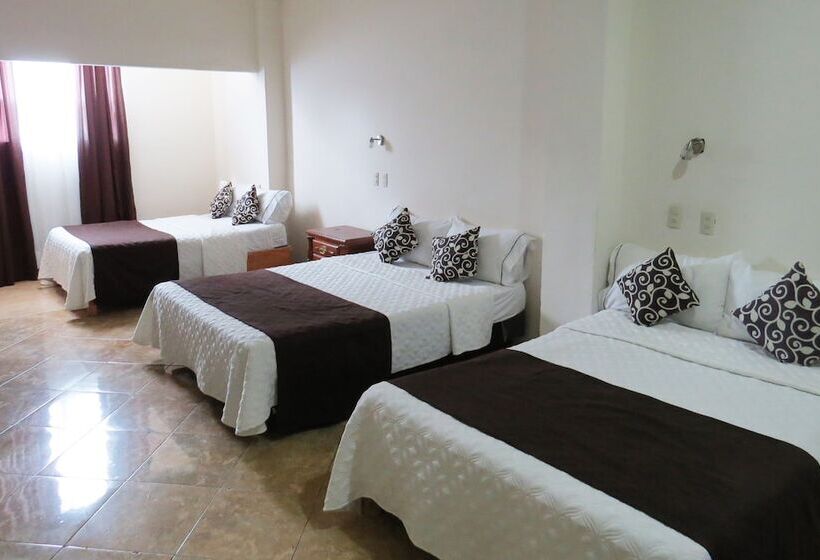 غرفة قياسية ثلاثية, Royal Puebla