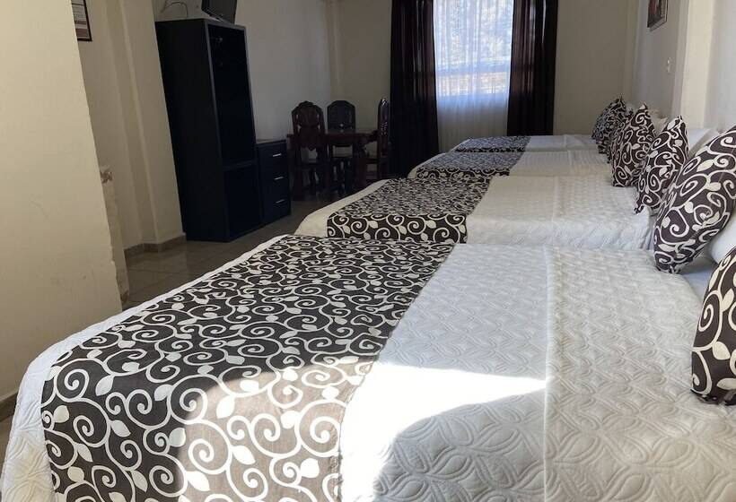 غرفة قياسية رباعية, Royal Puebla