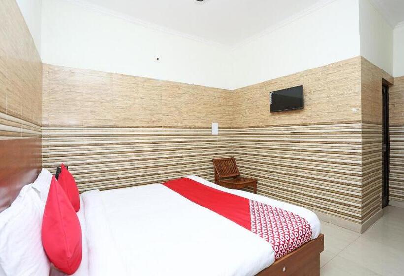 三人经典房间, Shiv Shanker By Oyo