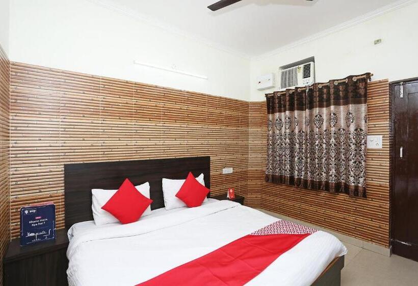 三人经典房间, Shiv Shanker By Oyo