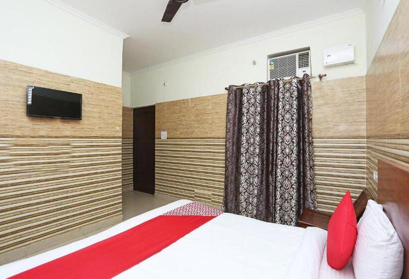 三人经典房间, Shiv Shanker By Oyo