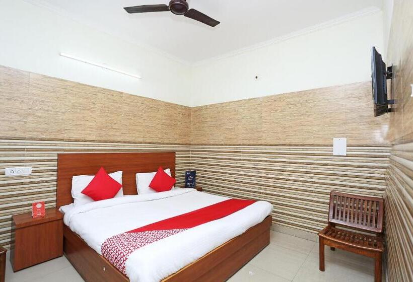 三人经典房间, Shiv Shanker By Oyo