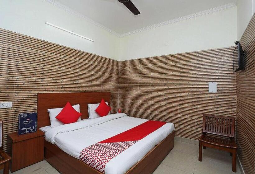 三人经典房间, Shiv Shanker By Oyo