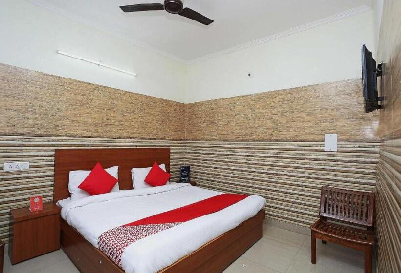 三人经典房间, Shiv Shanker By Oyo