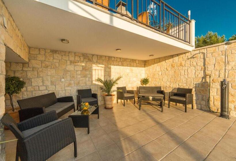 スタンダードスタジオ, Apartments Maša