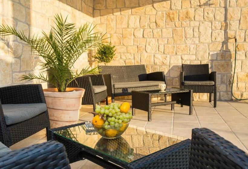 スタンダードスタジオ, Apartments Maša