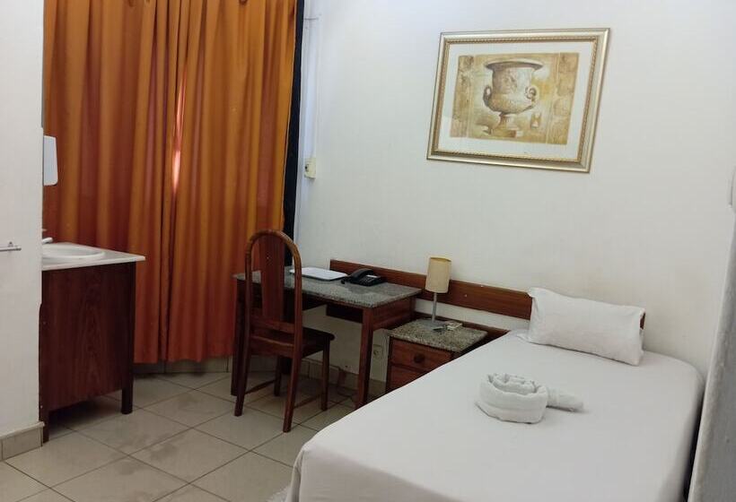 غرفة قياسية فردية, Pensao Martins