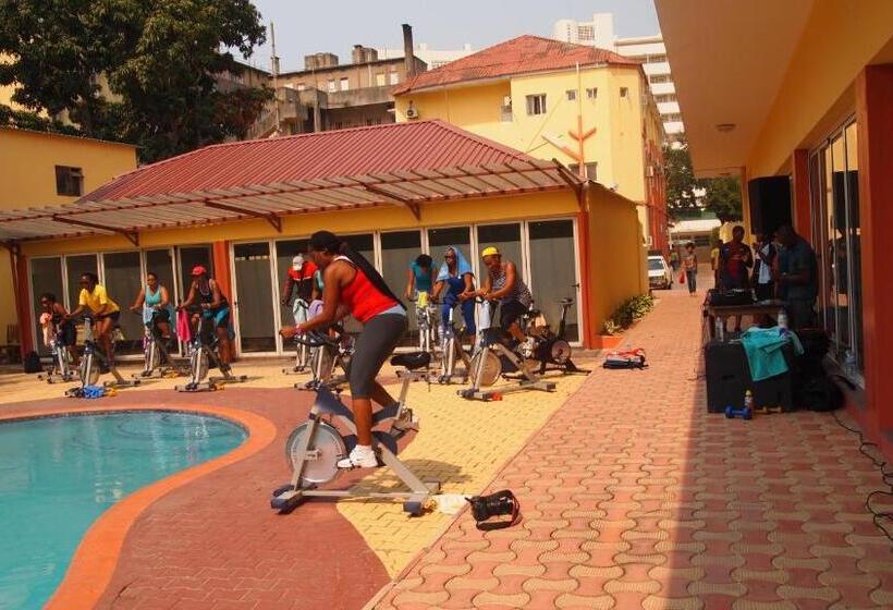 إستوديو ديلوكس, Pensao Martins