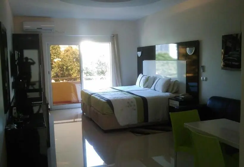 Studio Deluxe, Pensao Martins