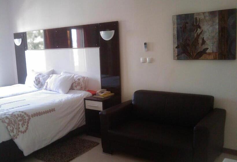 إستوديو ديلوكس, Pensao Martins