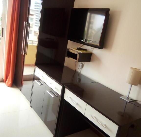 إستوديو ديلوكس, Pensao Martins