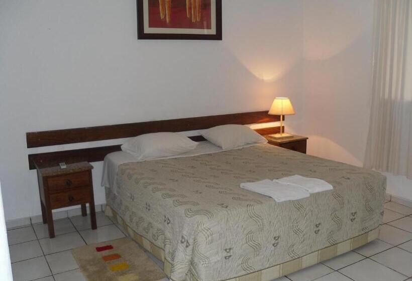 جناح عائلي, Pensao Martins