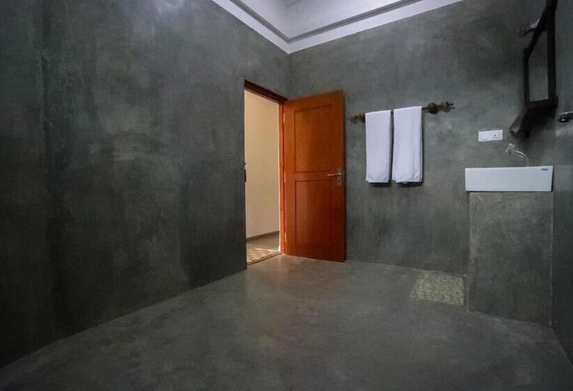 이코노미 룸, Samaraana