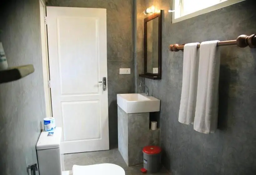 Habitació Triple Economy, Samaraana
